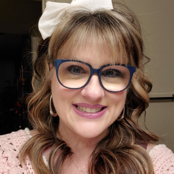 Meet your Posher, Carla - Picture 3 of 16